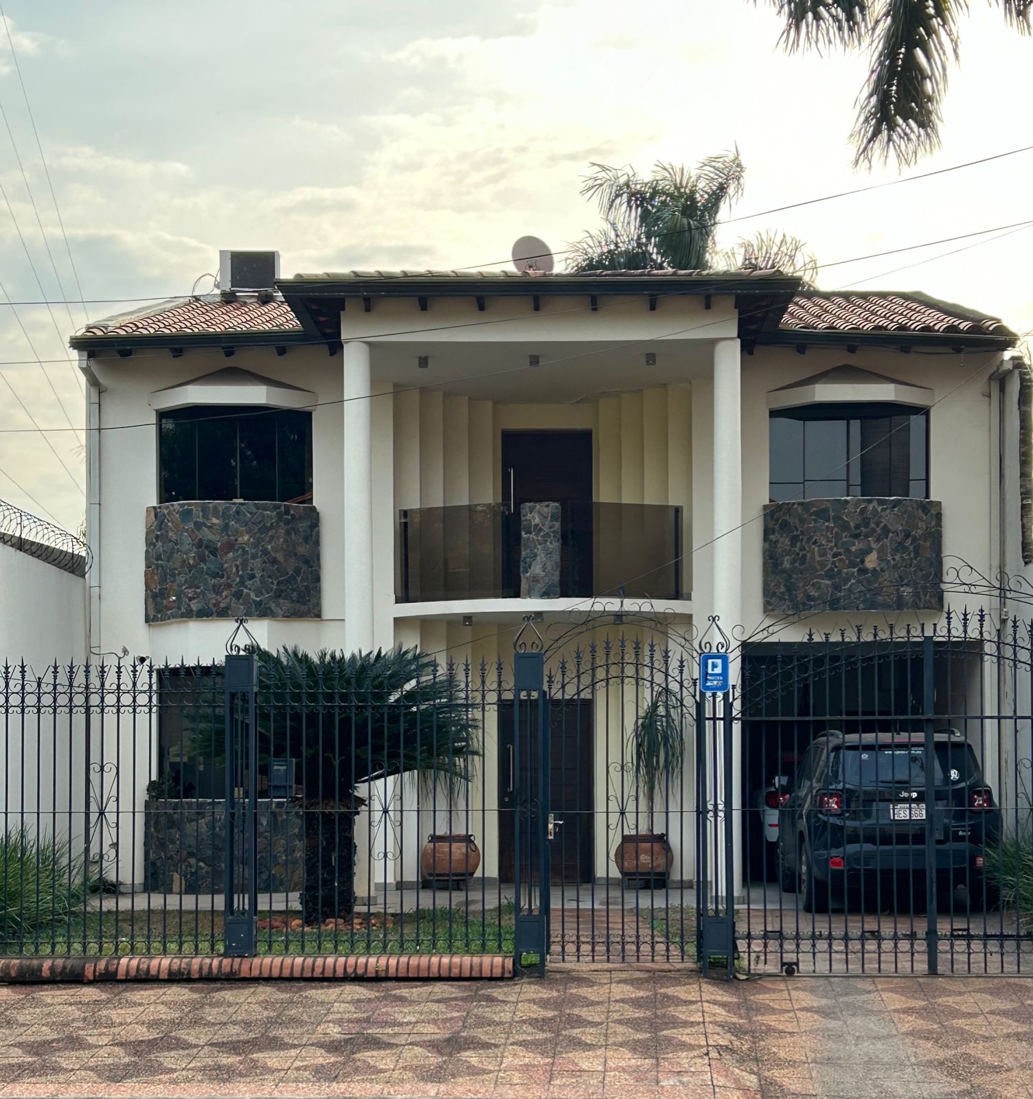 Imponente Casa Imponente Con Ubicación Inmejorable.. Ref #JF15D8