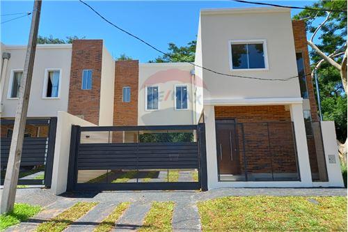 VENDO HERMOSO DÚPLEX A ESTRENAR EN LAMBARÉ . Ref #CB96AA -  