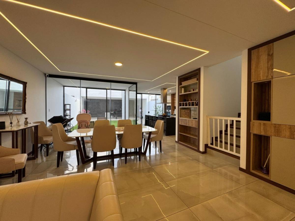 Casa De Lujo En Venta  Zona Norte, 8vo Anillo Entre Banzer Y Beni