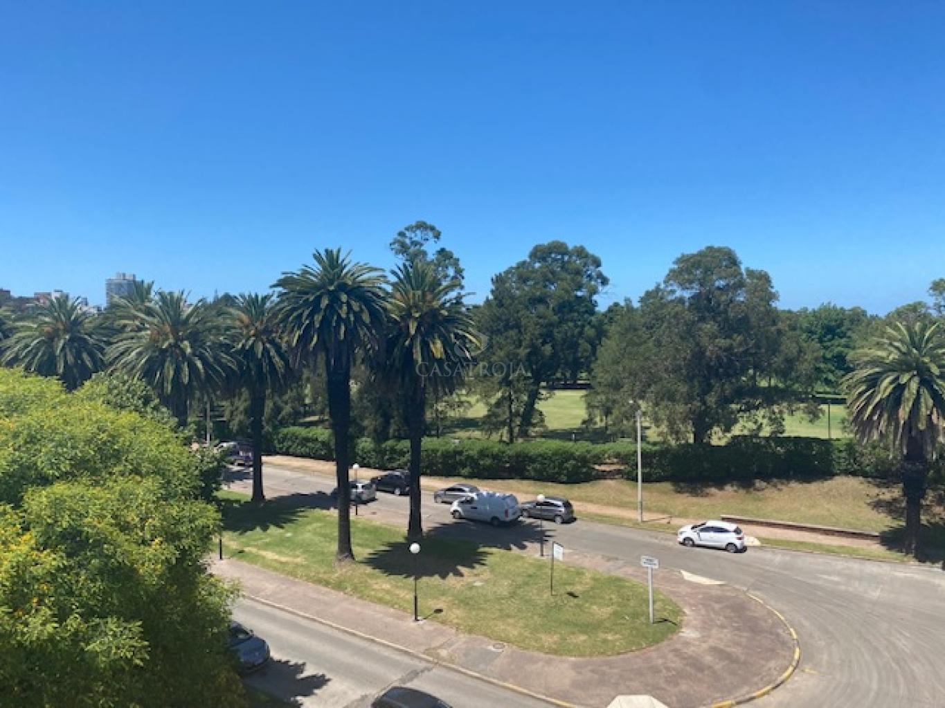 VENTA   APARTAMENTO EN PUNTA CARRETAS 2 DORMITORIOS + SERVICIO - Widok 2
