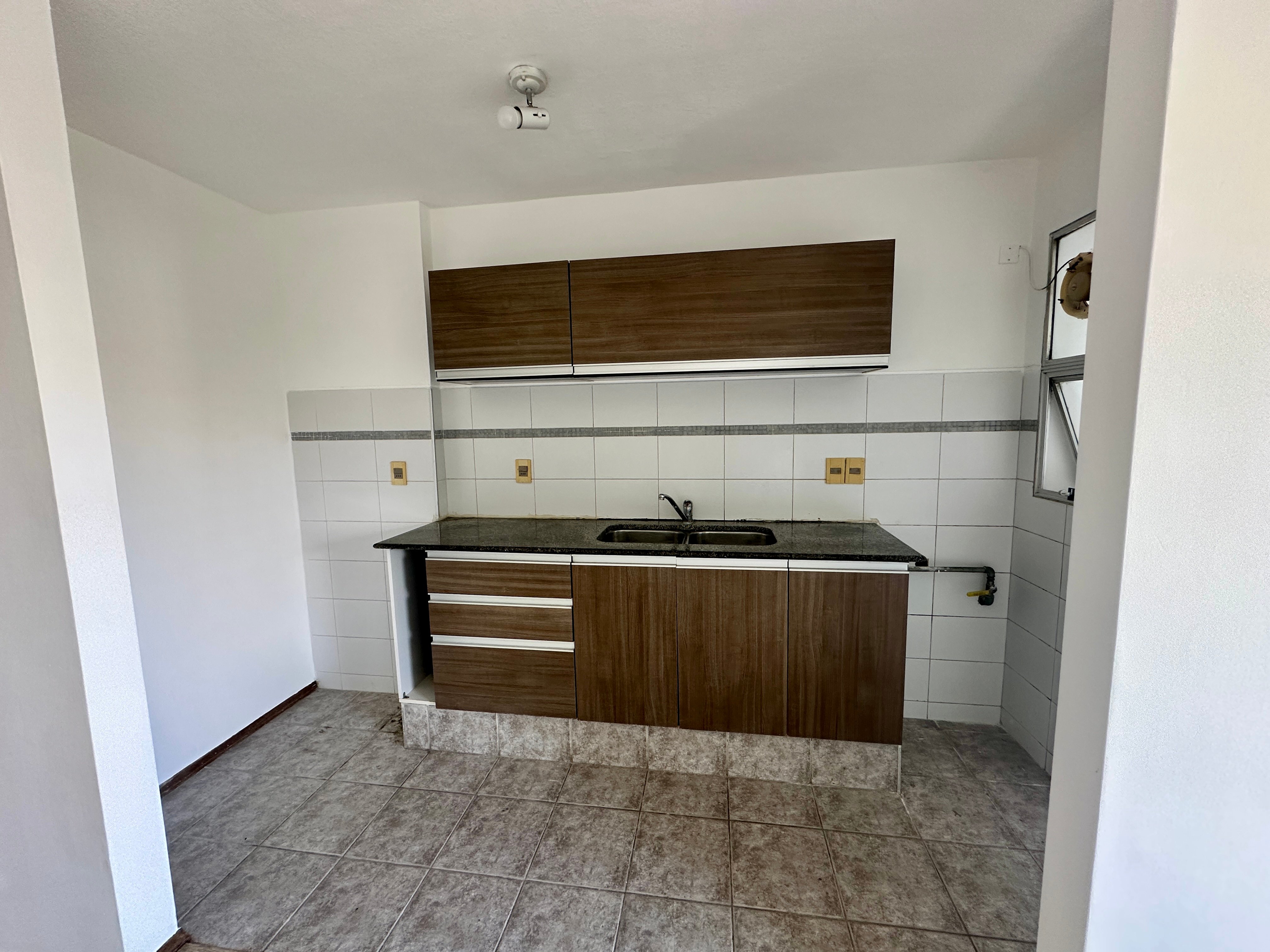 Venta Apartamento 2 Dormitorios Al frente con Renta Malvin - Widok 4