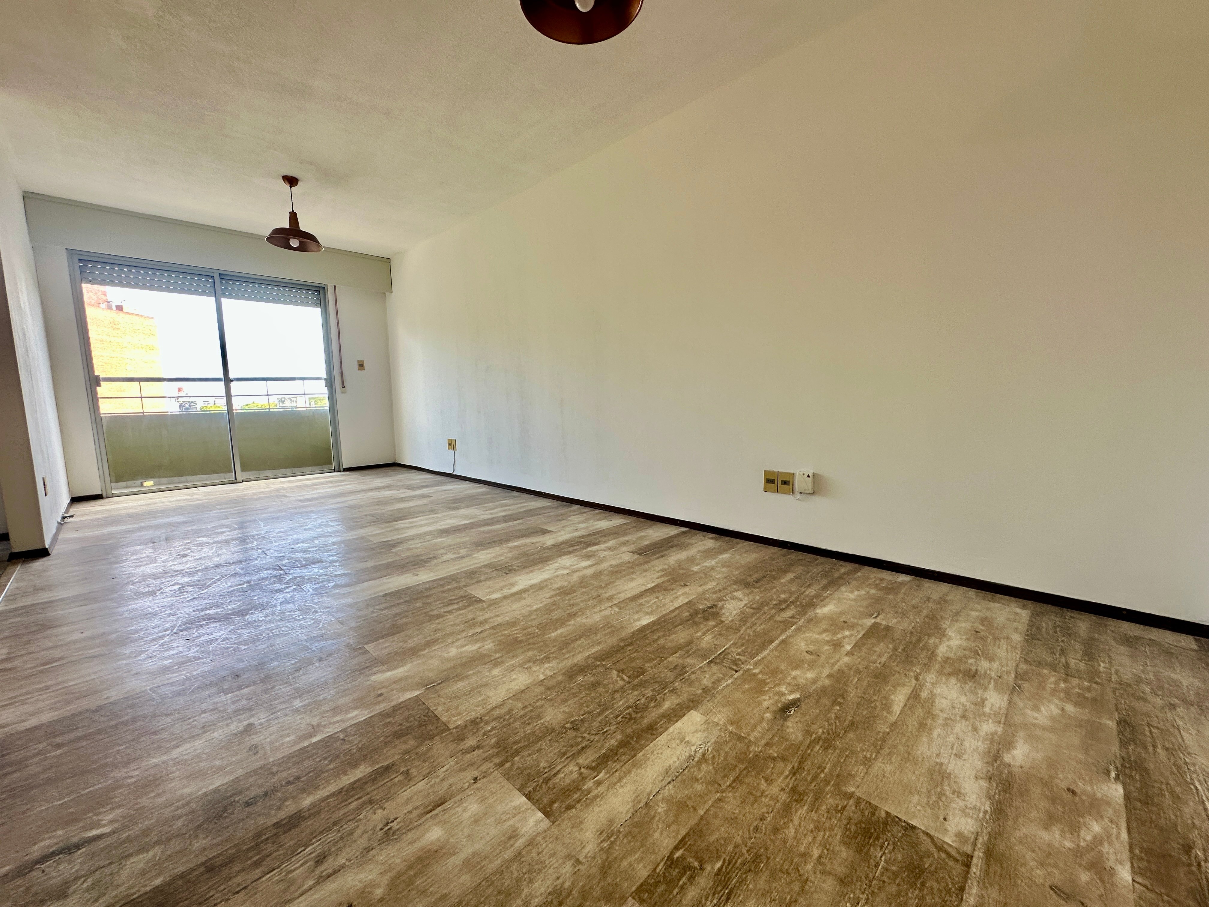 Venta Apartamento 2 Dormitorios Al frente con Renta Malvin - Widok 2