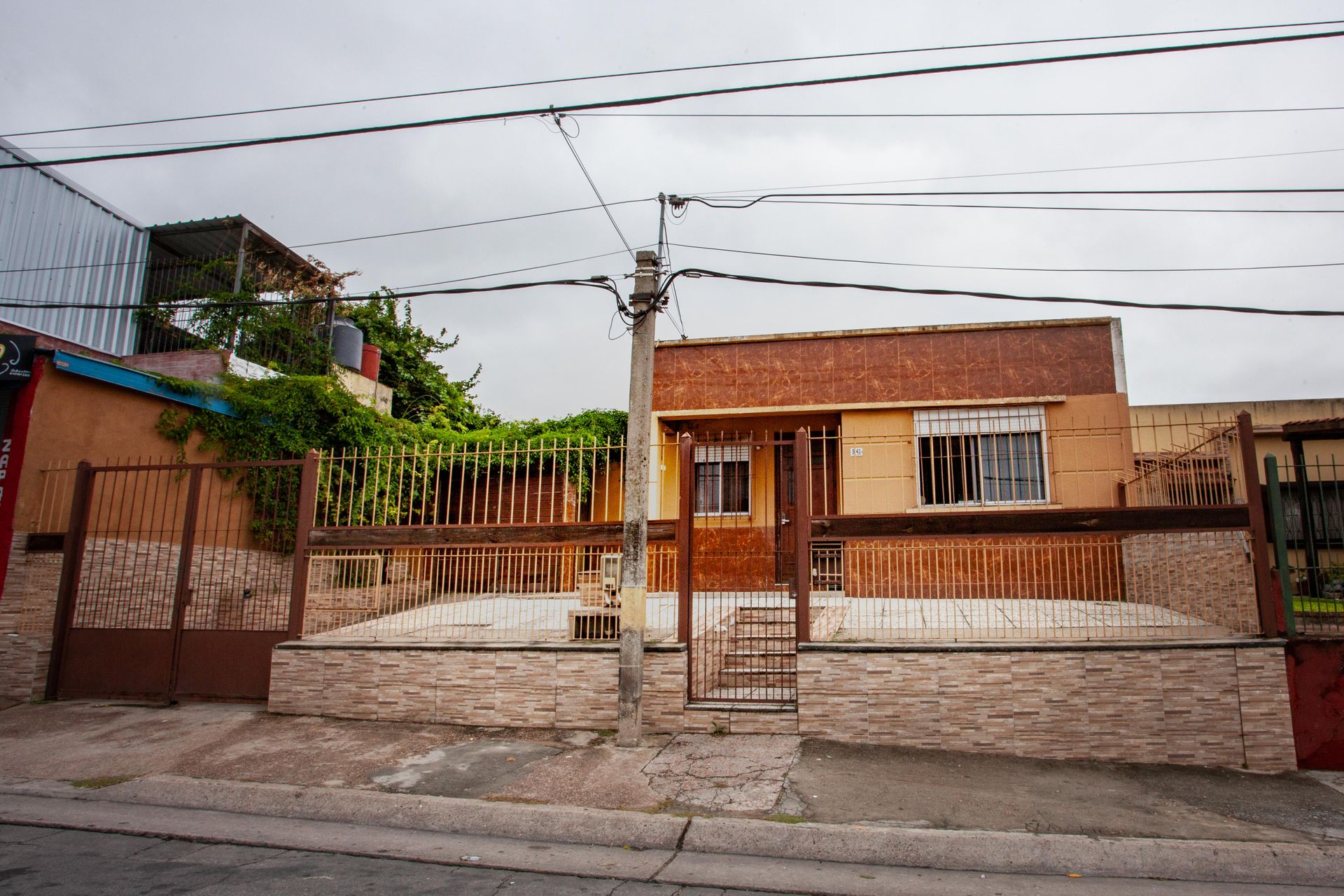 VENTA CASA 3 DORM MAROÑAS GARAJE FONDO PARRILLERO. Ref #M6C4EA -  