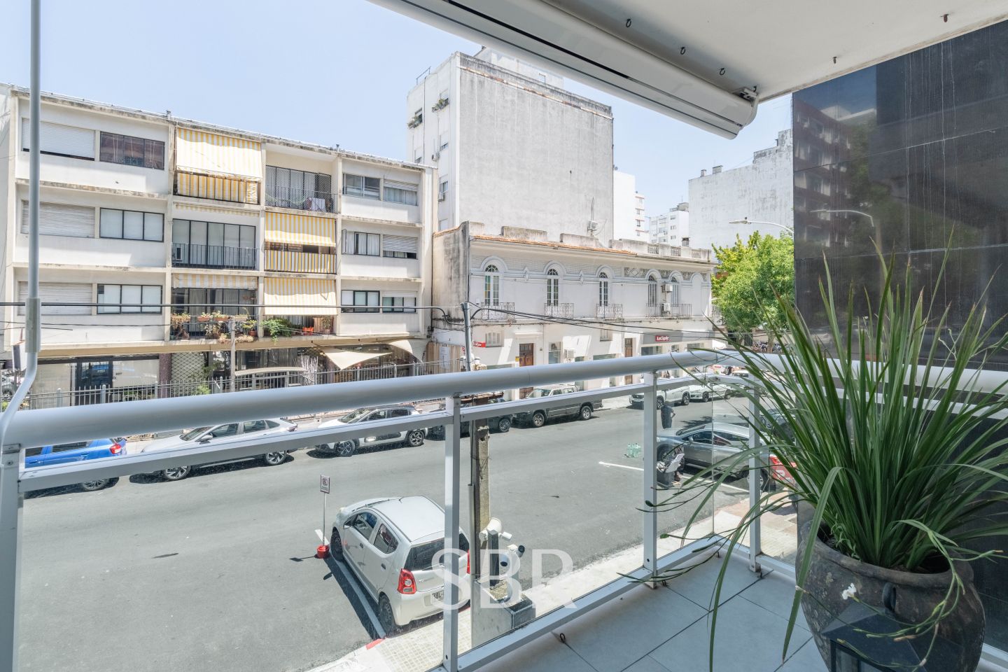 Venta apartamento 2 dormitorios amoblado con patio, barbacoa, parrillero y garage en Pocitos - Widok 6