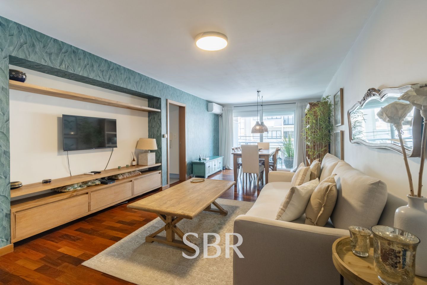 Venta apartamento 2 dormitorios amoblado con patio, barbacoa, parrillero y garage en Pocitos - Widok 2