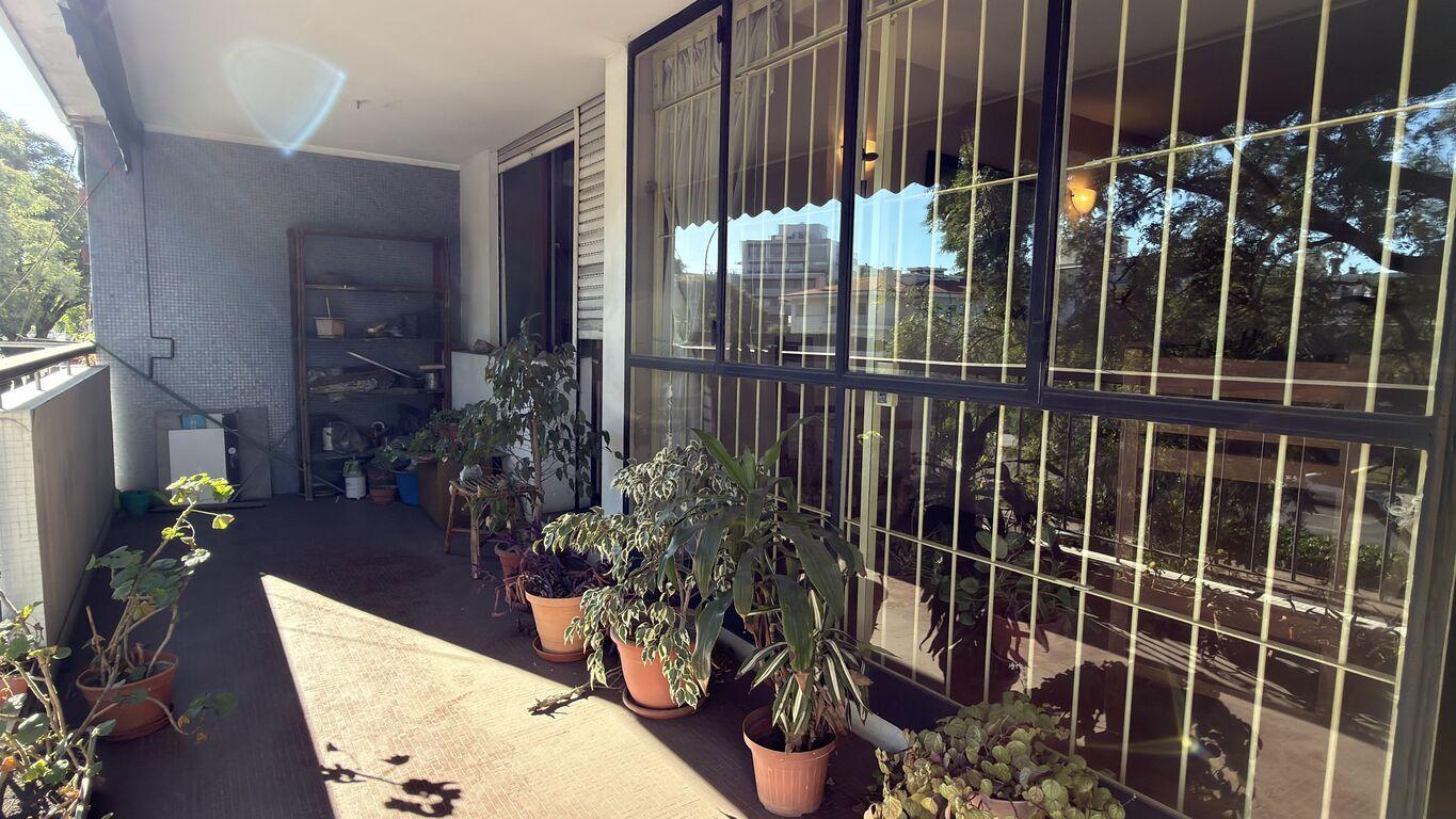 Si Vende apartamento 2 dormitorios servicio completo garaje Pocitos - Więcej