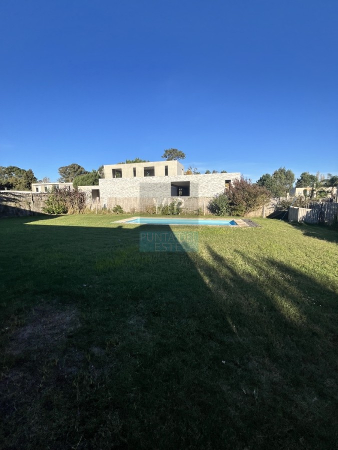 Alquiler Anual y Venta hermosa casa en Barrio Privado. Ref #D7D74E ...