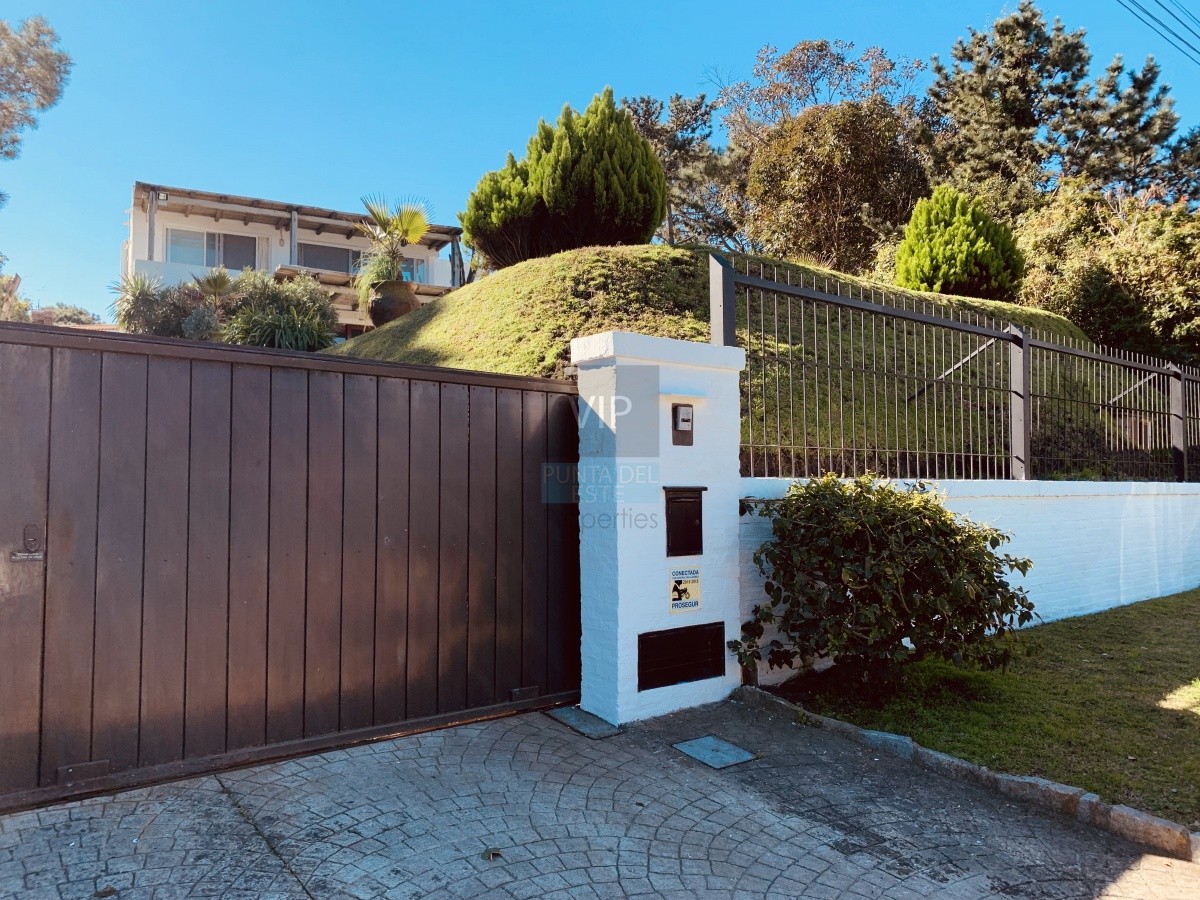 Venta casa de 6 dormitorios en Rincón del Indio Punta del Este. Ref #O2855F