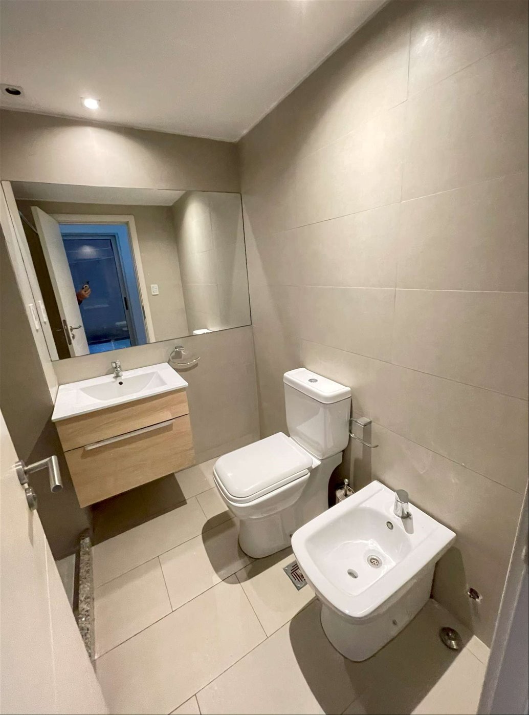 VENTA APARTAMENTO 1 DORMITORIO CON PLACARES, AMPLIA TERRAZA AL FRENTE, CENTRO SUR, NORTE, TODO AL FRENTE - Widok 6