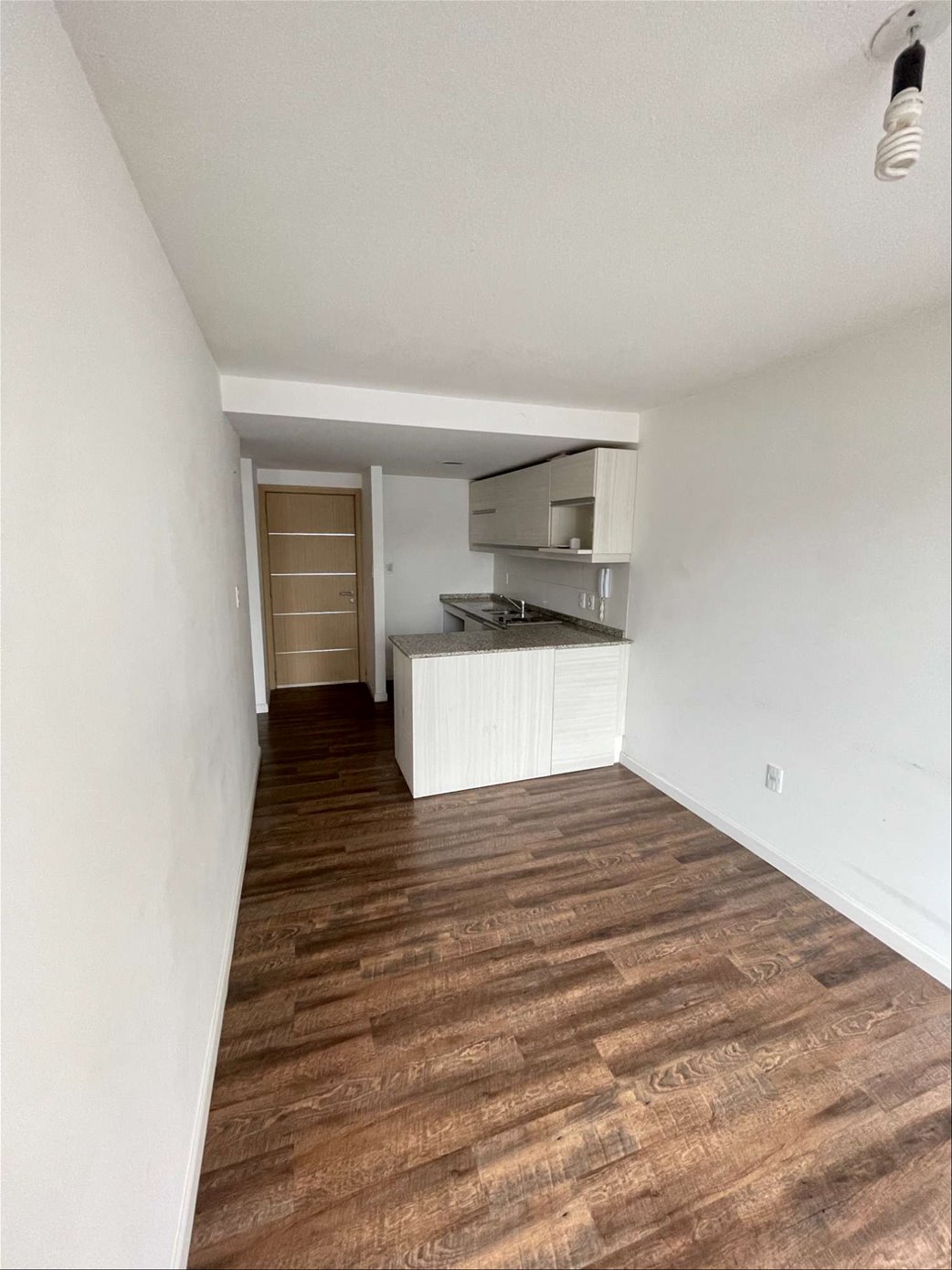 VENTA APARTAMENTO 1 DORMITORIO CON PLACARES, AMPLIA TERRAZA AL FRENTE, CENTRO SUR, NORTE, TODO AL FRENTE - Widok 4