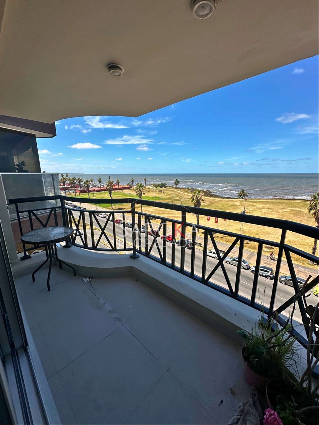 Venta apartamento de 3 dormitorios y servicio en rambla de Punta Carretas - Ansicht 3