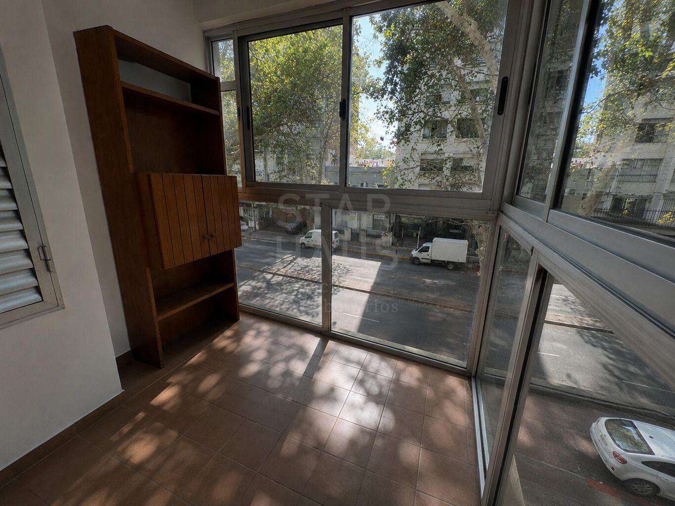 Venta de Apto 2 dorm + Balcon Vidriado + Garage en Pocitos. Bajos Gastos Comunes - Widok 5