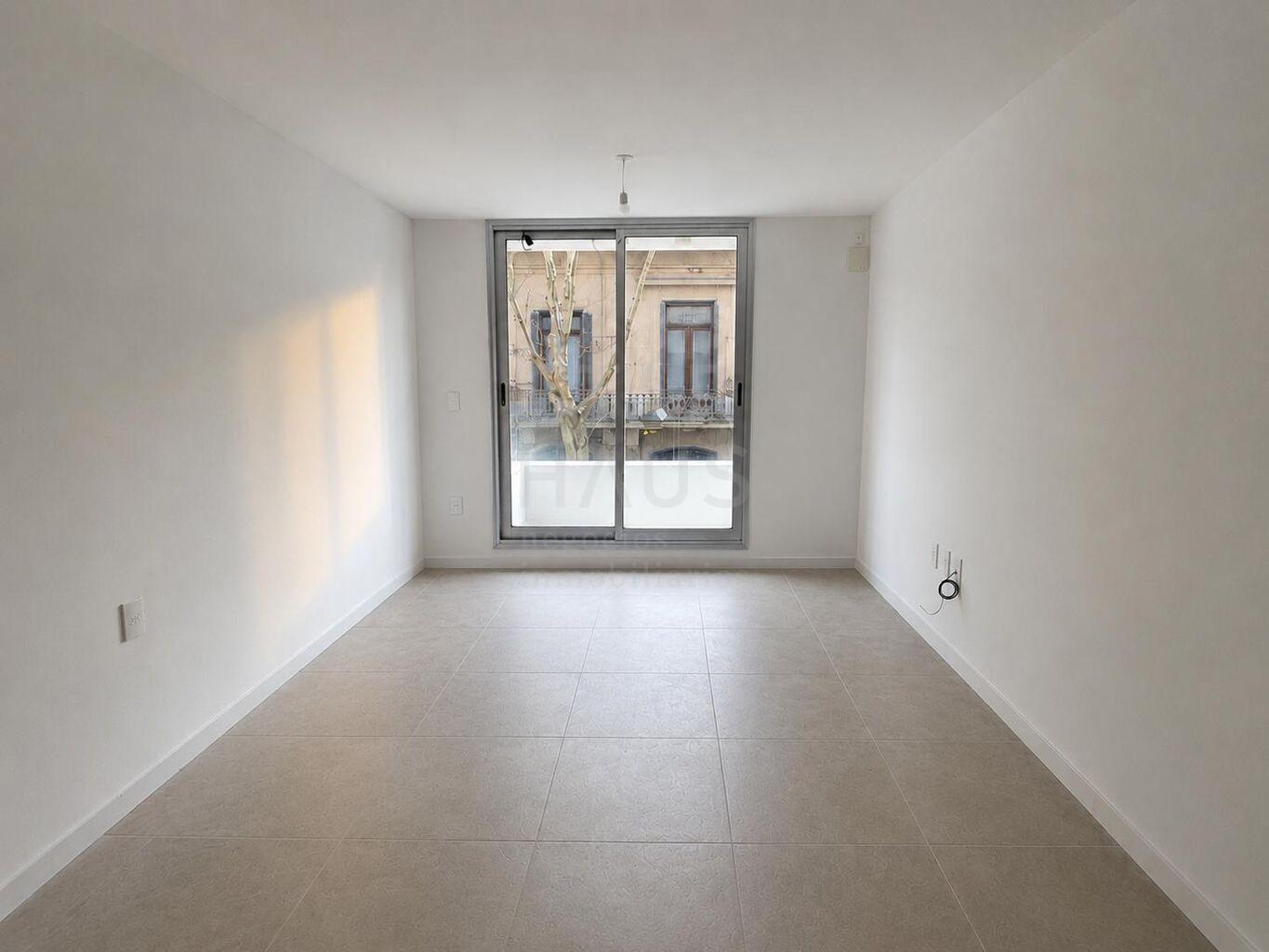 Venta de Apartamento a Estrenar de 2 Dormitorios con Patio Exclusivo de 18 m² en el Centro - Widok 3
