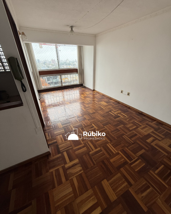 Apto al Frente Dos dormitorios, piso alto y vista al oeste - Więcej