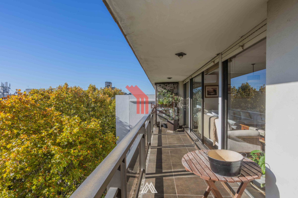 Venta apartamento 4 dormitorios en Pocitos balcón, estar, terraza lavadero serv completo - Vista 3