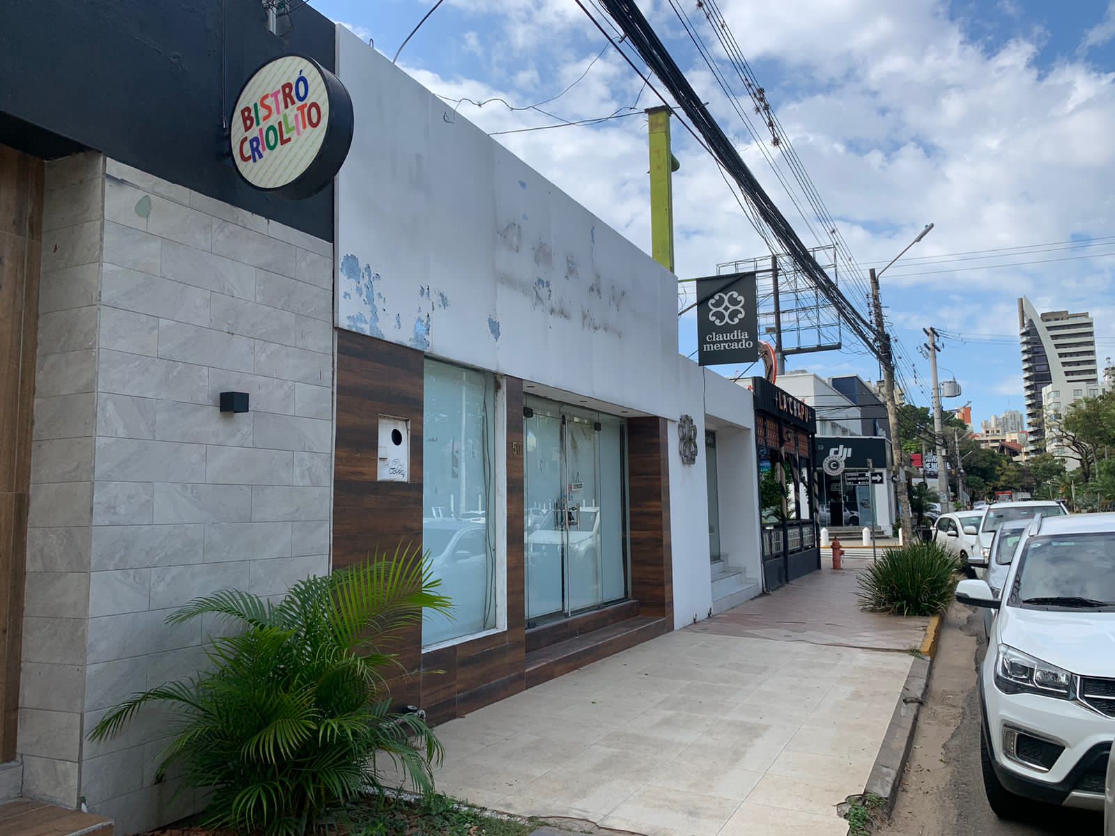 En Alquiler Showroom Imponente Sobre Av. San Martín (equipetrol)