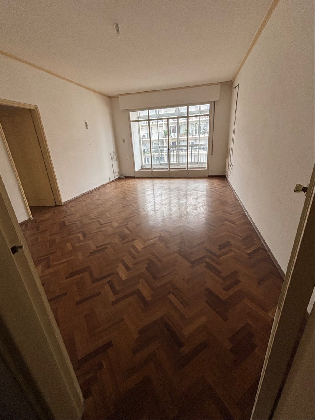Venta apartamento Pocitos 2 dormitorios con garaje - Vista 2