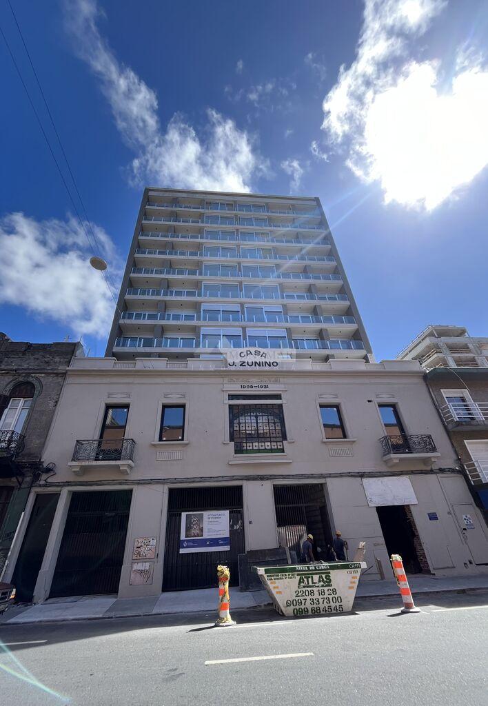 VENTA APARTAMENTO 1 DORMITORIO CORDÓN MERCEDES Y MAGALLANES ED. SOHO MERCEDES CON TERRAZA OFERTA! - Mehr
