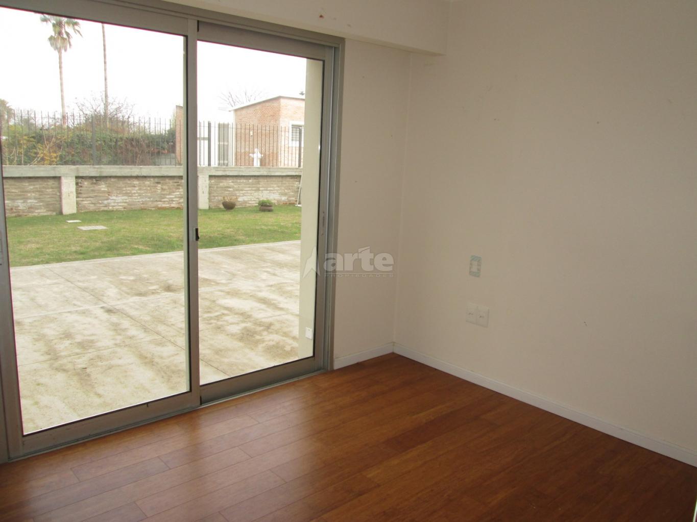 Apartamento Con Jardín Propio. Ref. #105D61 - InfoCasas.com.uy
