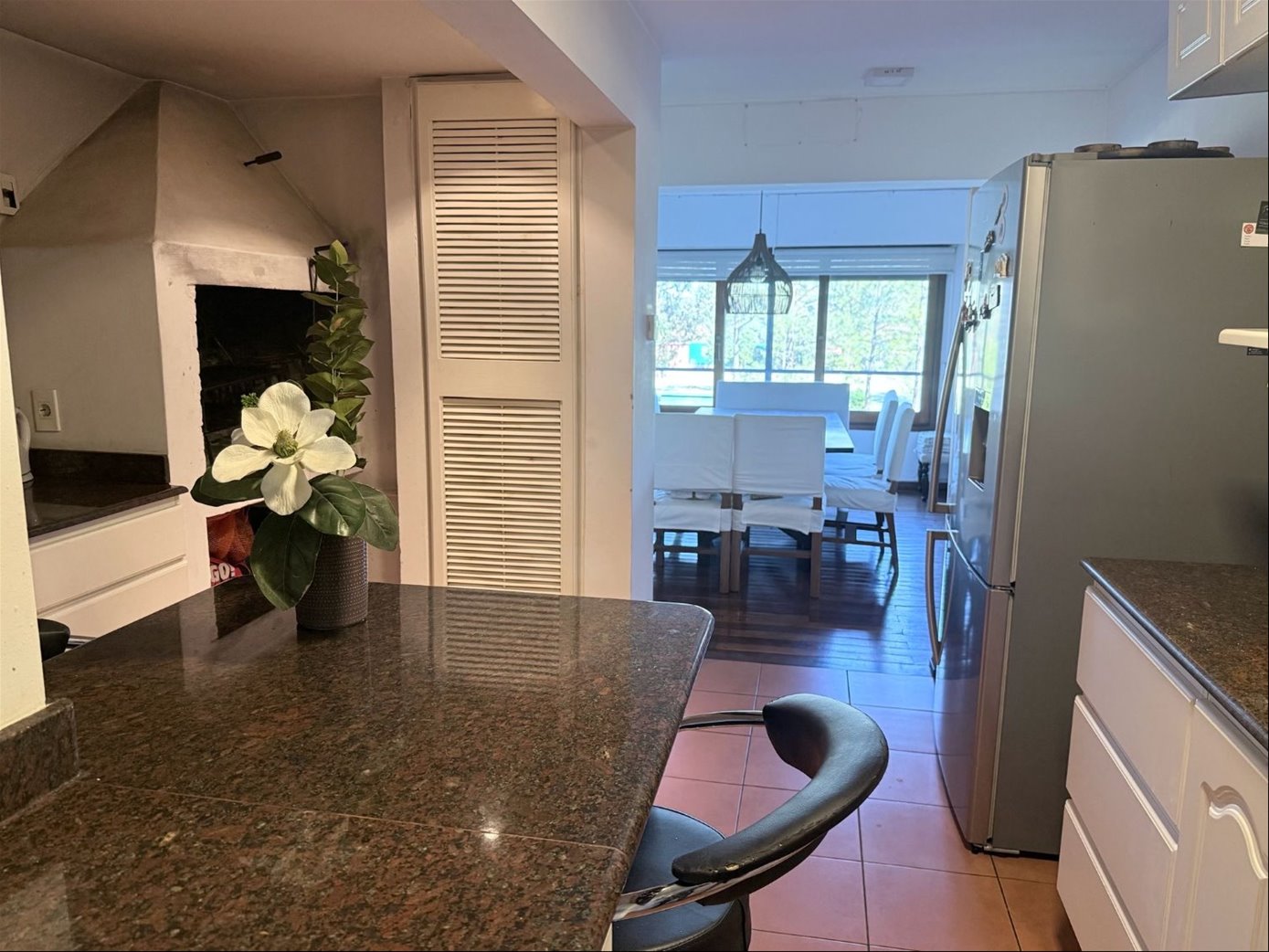 Venta apartamento frente al golf de 2 dormitorios garaje y parrillero propio - Widok 5