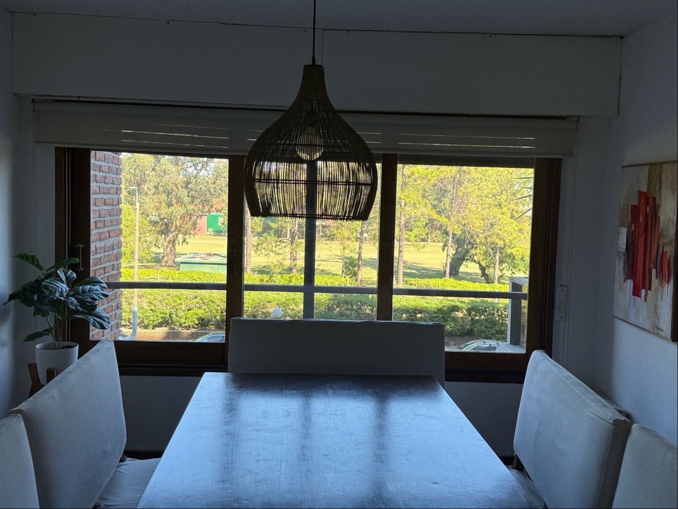 Venta apartamento frente al golf de 2 dormitorios garaje y parrillero propio - Widok 3