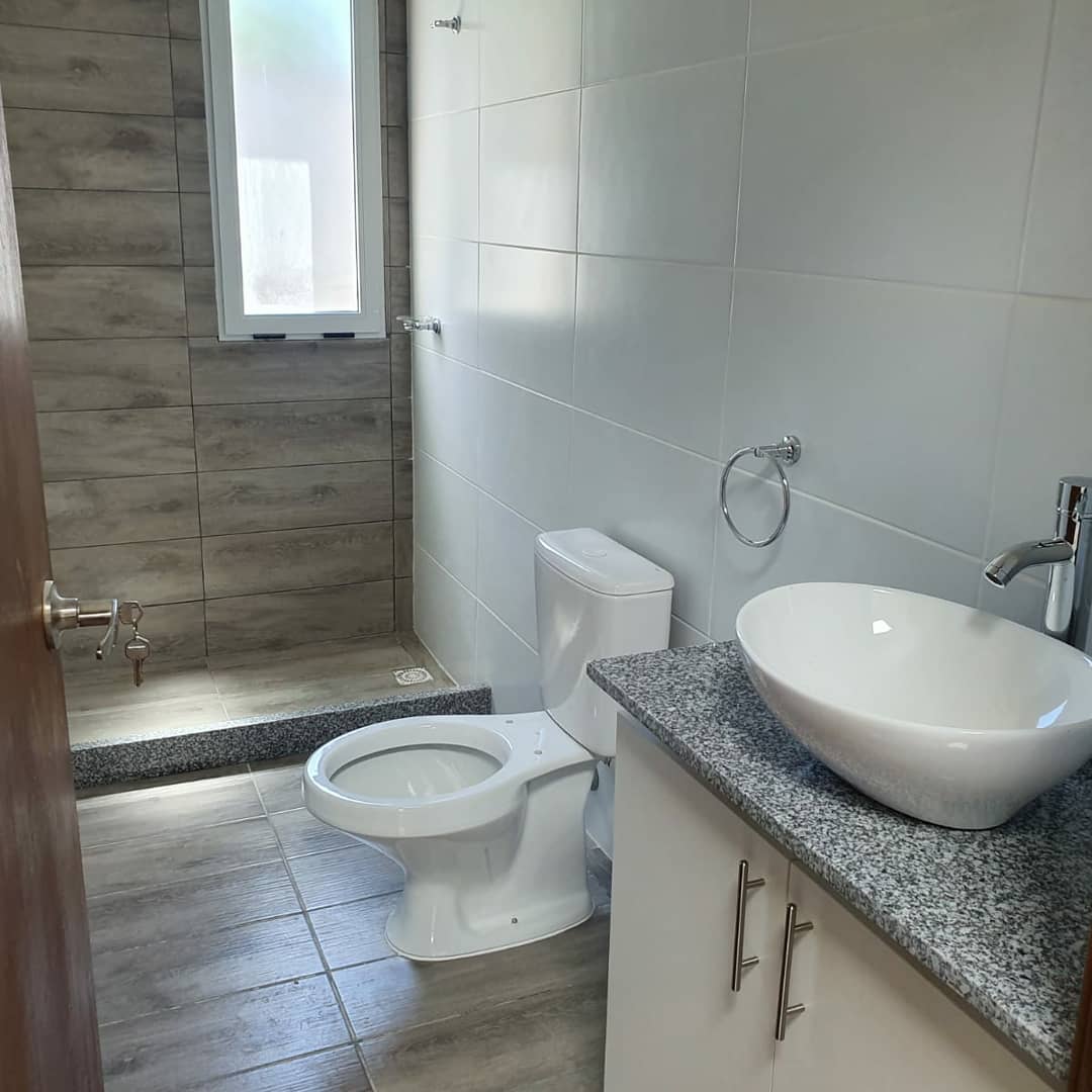 Venta Ph, Excelente Construcción, 3 Dorm, 2 Baños. Estupenda Zona!. Ref