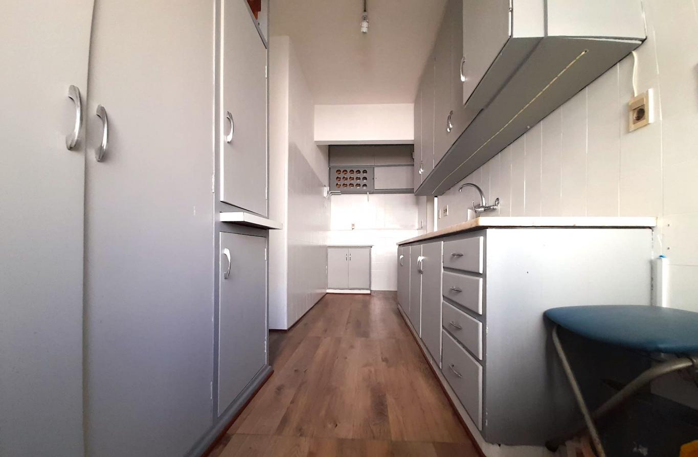 Alquiler Apartamento 4 Dormitorios Con Garaje | Centro. Ref. #LAACB4