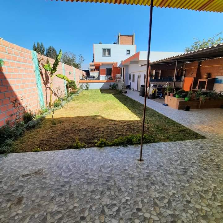 Casa En Venta Con 5 Departamentos. Ref #XEF977 - Infocasas.com.bo