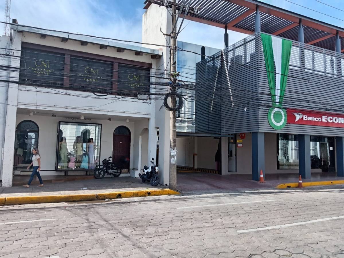 Amplio Local Comercial En Venta En El Centro