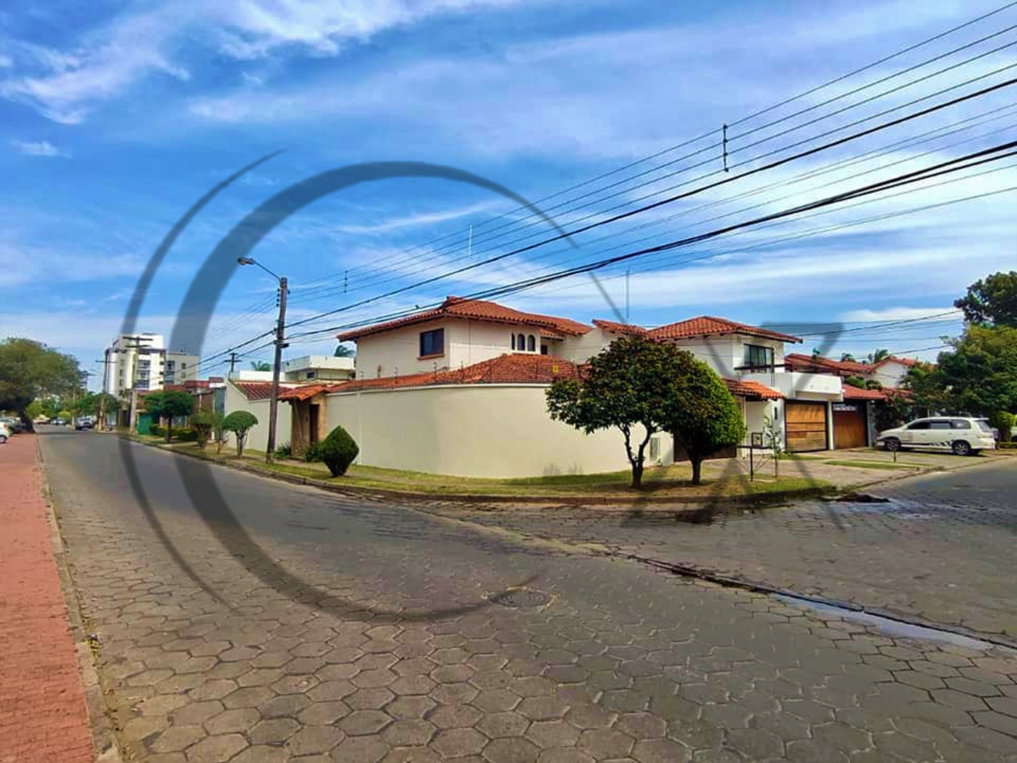 Casa En Venta De 4 Dormitorios – Zona Norte | 77343558