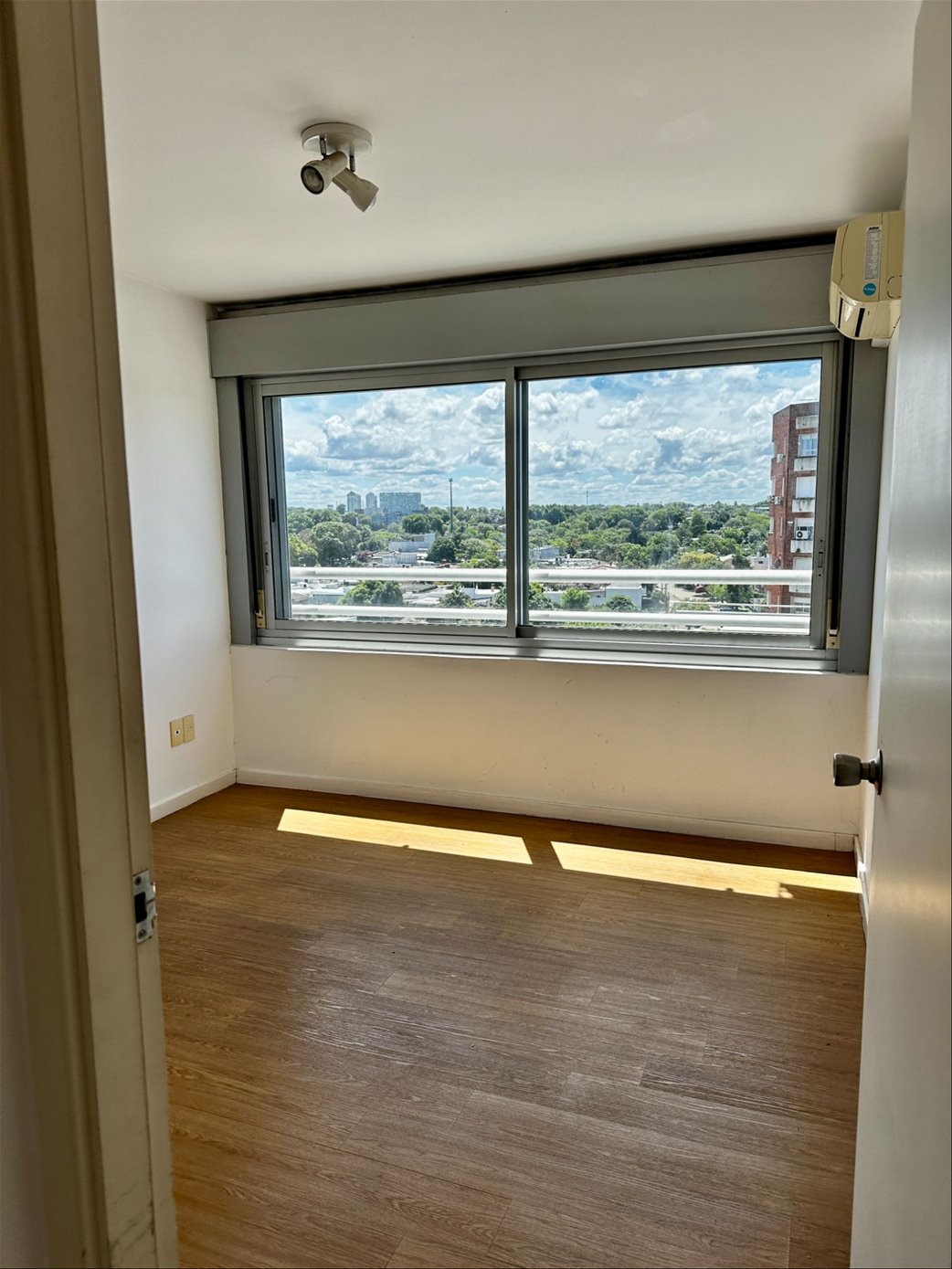 OPORTUNIDAD en  MALVIN VENTA 1 DORM CON GGE DOBLE - Vista 3