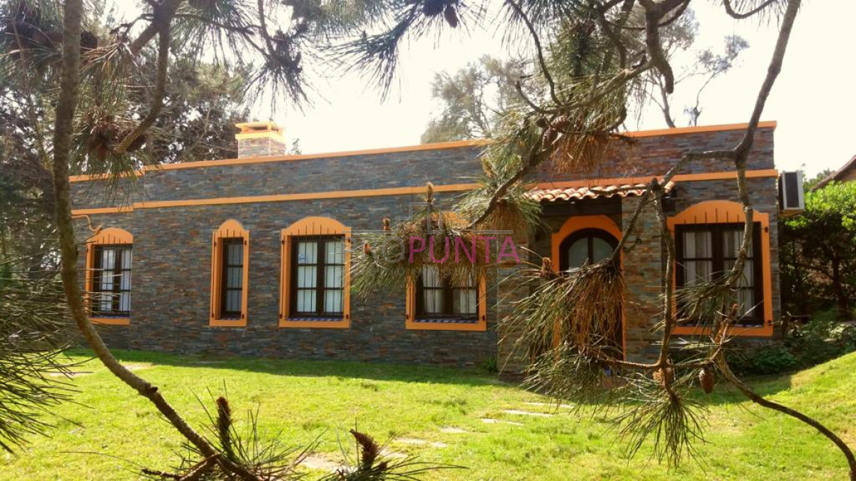 Casa En Punta Ballena, Solanas. Ref. #J9E2DC - InfoCasas.com.uy