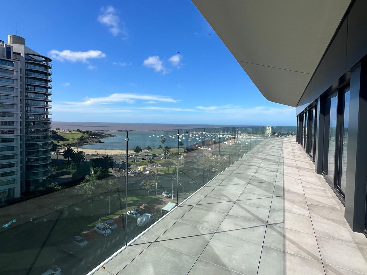 Apartamento venta en Puerto del Buceo 9664, de 2 dormitorios con garaje - Więcej