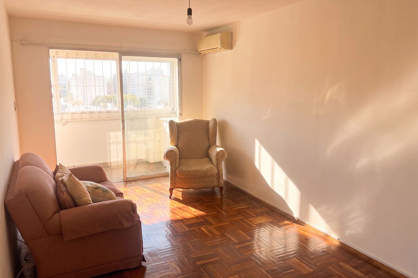 Apartamento en venta en Pocitos 10295, 2 Dormitorios, piso alto con amplia terraza cerrada - Widok 2