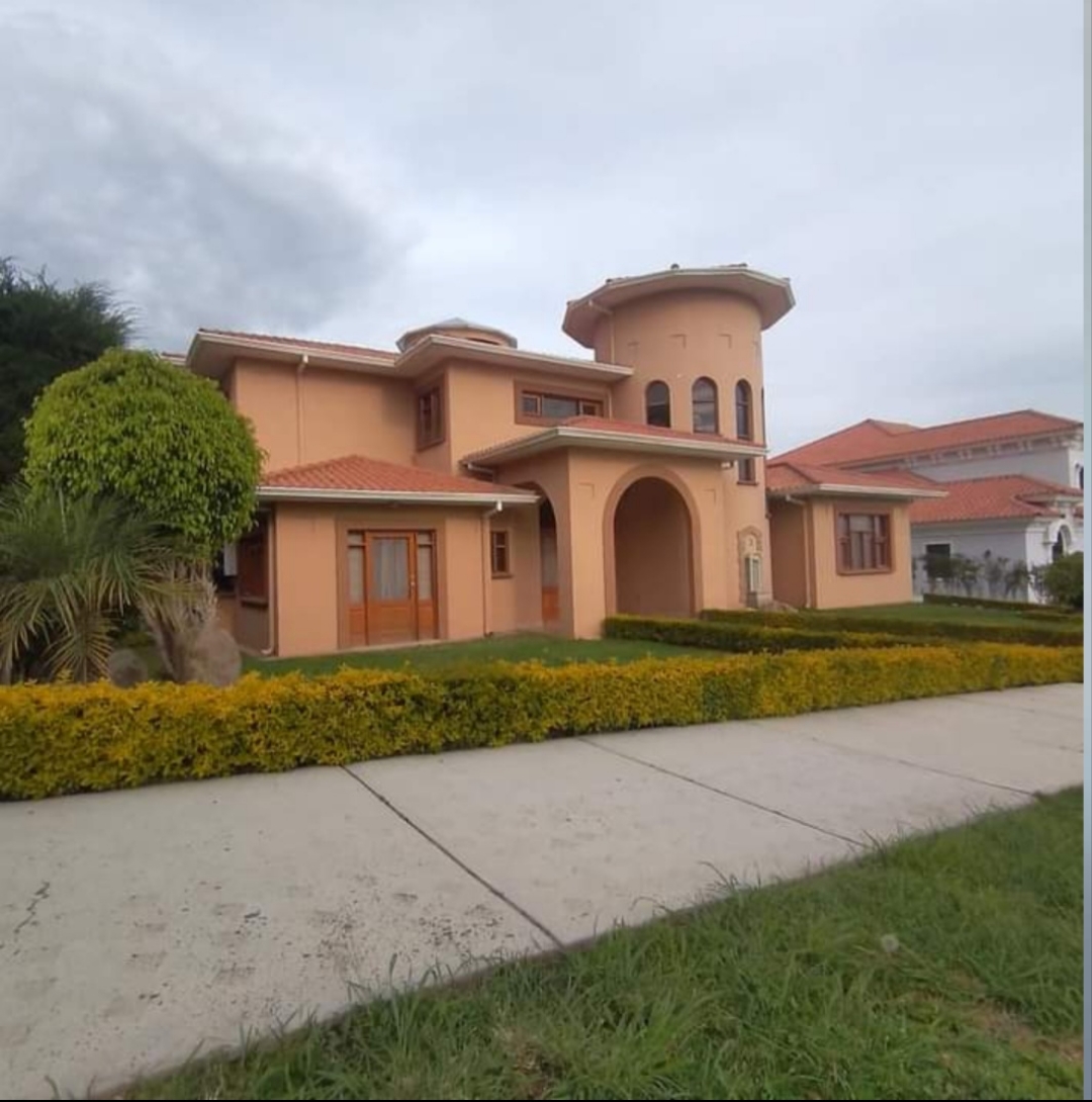 Casa En Venta En Urbanización El Bosque Sur. Ref #WD5E81 - Infocasas.com.bo