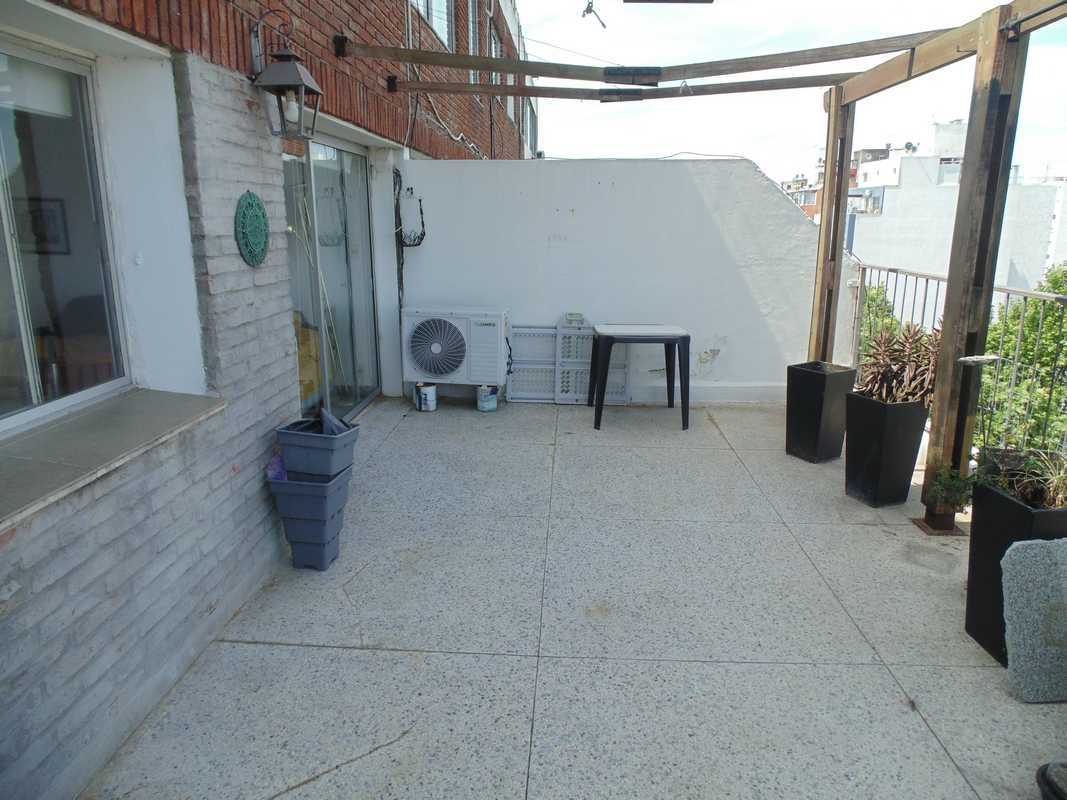 PENTHOUSE EN PLENO POCITOS IMPEC. TZA 43 M2 C/PARR.G.COM BAJOS !!!. Ref ... - Parr Self Approach Penthouse Instrumental