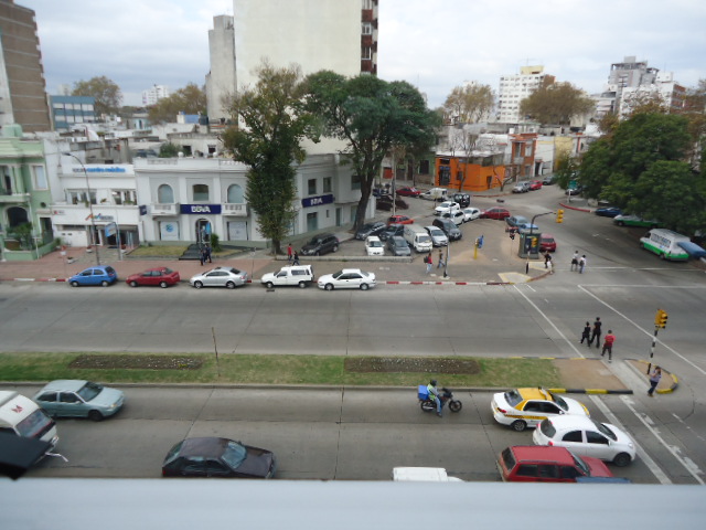 Venta apartamento ambiente Bv. Artigas, a pasos de 18 de Julio y Terminal Shopping Tres Cruces * Oportunidad* - Widok 4