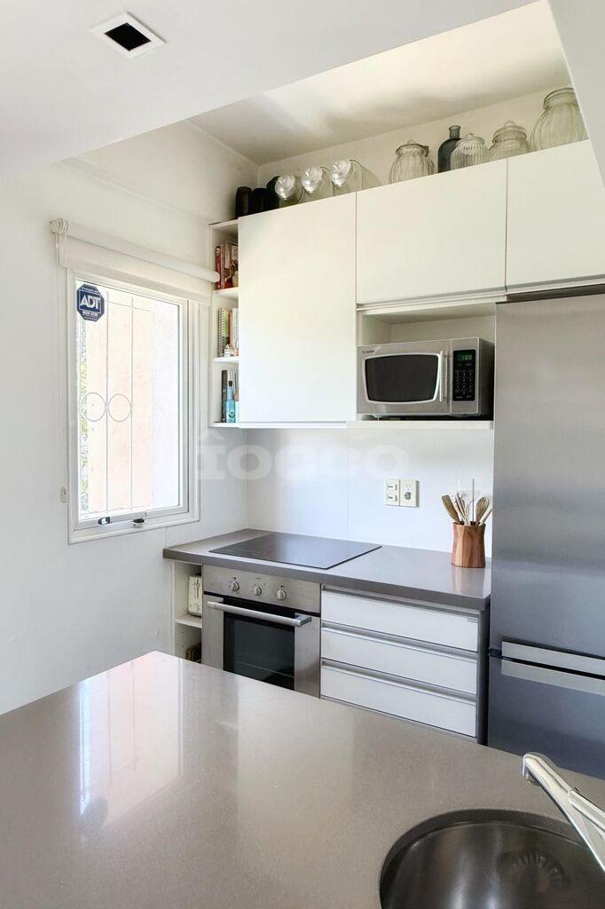 VENTA DE APARTAMENTO 2 DORMITORIOS EN POCITOS LAMAS Y PEREIRA DE LA LUZ - Więcej