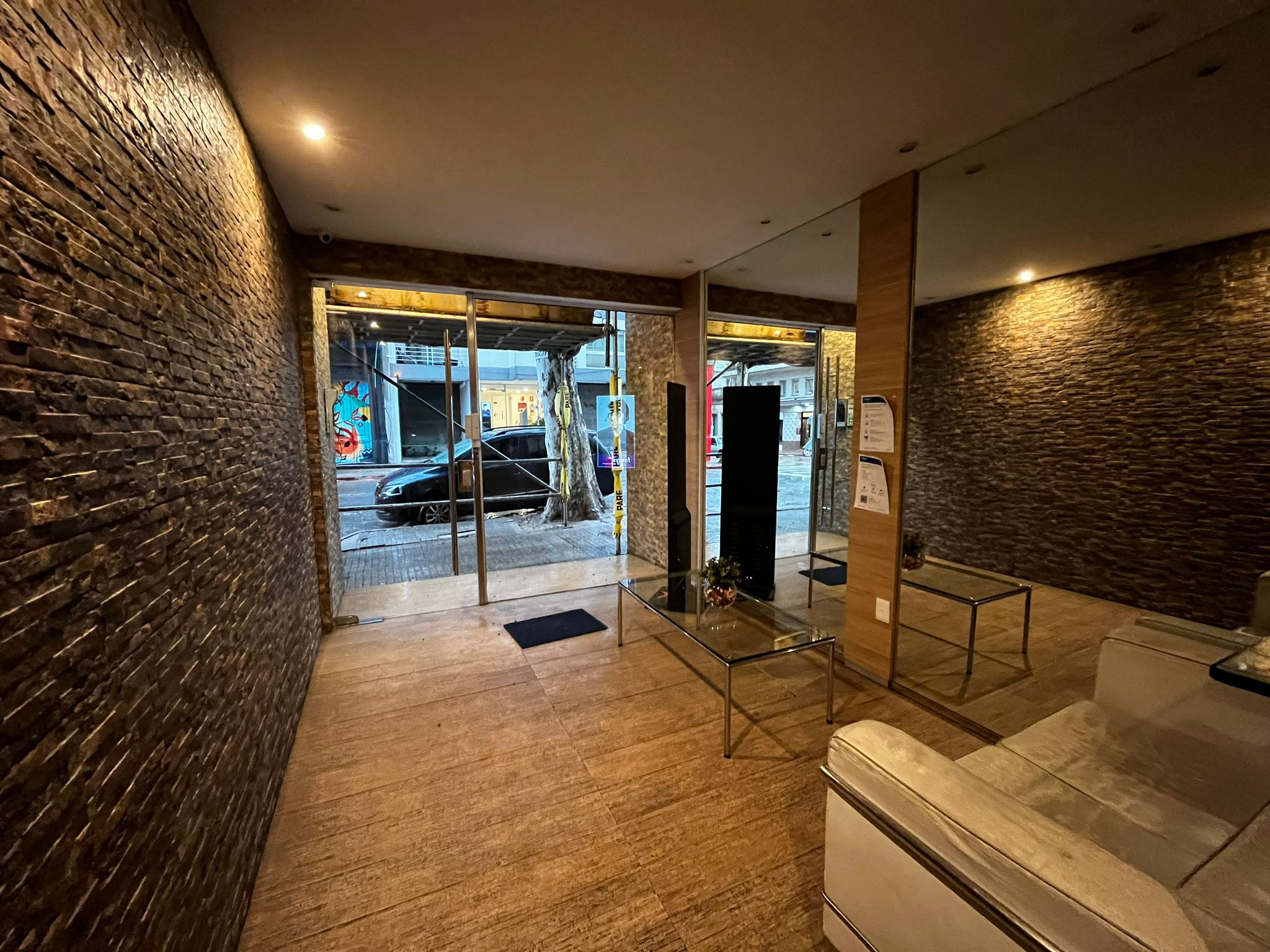 Canelones esq. Julio Herrera y Obes Monoambiente . Ref B7FF76