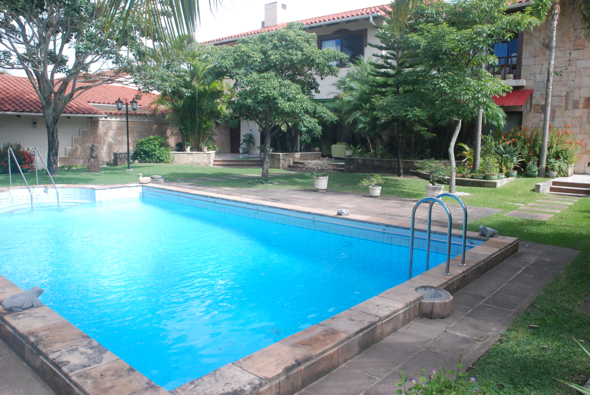 En Sirari vendo una Hermosa Casa de 700m2 en terreno de 1500m2. Ref #C68857