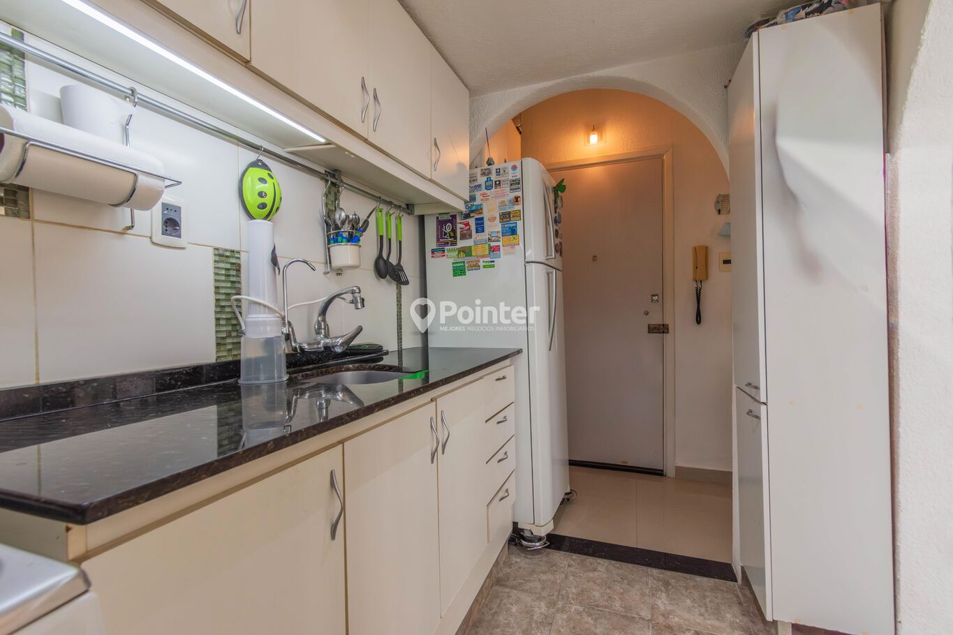 Venta apartamento 2 dormitorios con patio en Cordón / Tres Cruces – Planta baja reciclada - Więcej