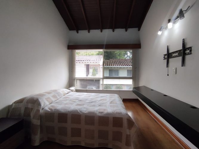 Casa de 3 alcobas en arriendo en La Florida, Medellín, 350 m² · foto 9 de 18