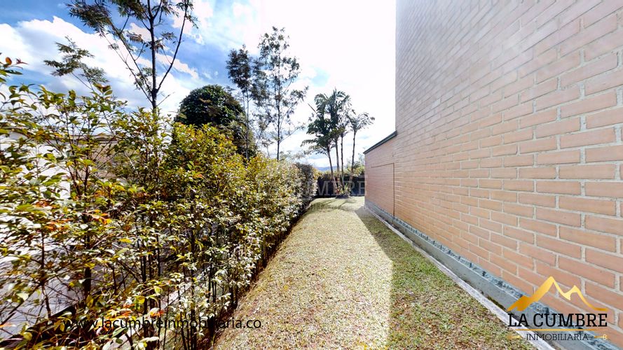 Casa de 4 alcobas en arriendo en El Tesoro, Medellín, 354 m² · foto 2 de 20