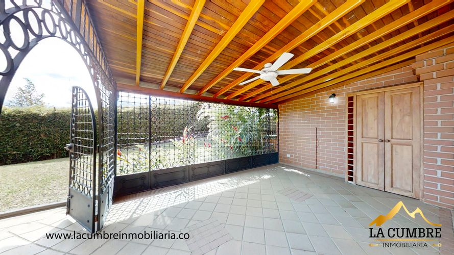 Casa de 4 alcobas en arriendo en El Tesoro, Medellín, 354 m² · foto 3 de 20