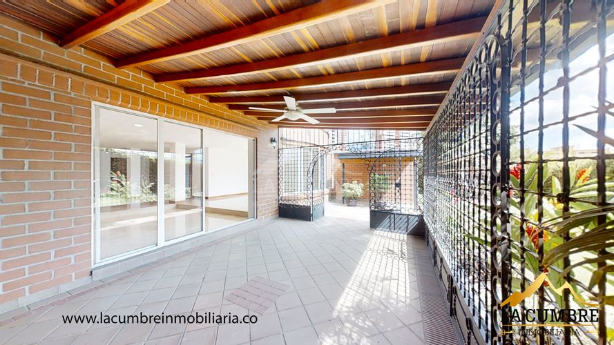 Casa de 4 alcobas en arriendo en El Tesoro, Medellín, 354 m² · foto 5 de 20