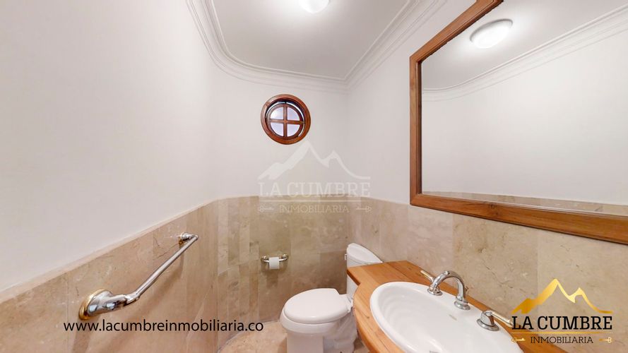 Casa de 4 alcobas en arriendo en El Tesoro, Medellín, 354 m² · foto 6 de 20