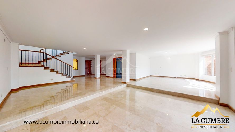 Casa de 4 alcobas en arriendo en El Tesoro, Medellín, 354 m² · foto 9 de 20