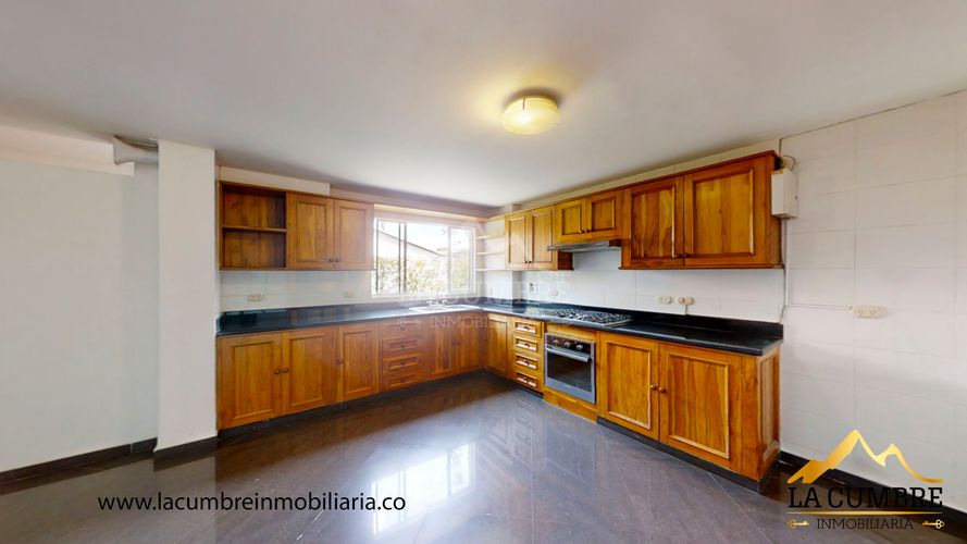 Casa de 4 alcobas en arriendo en El Tesoro, Medellín, 354 m² · foto 11 de 20