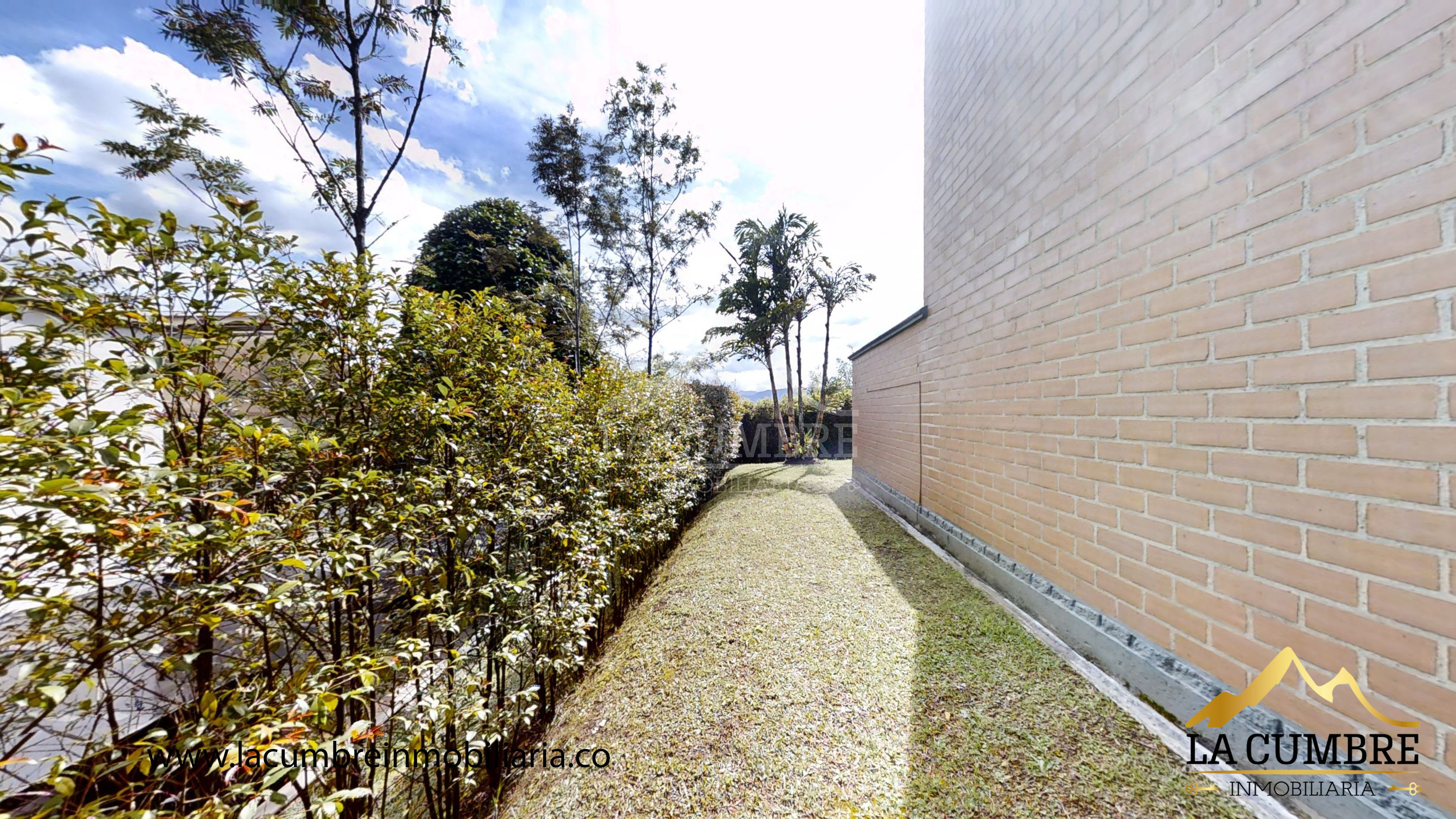 Casa en venta en El Poblado, Medellín 2