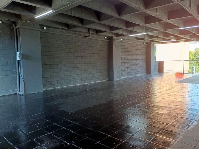 Local en arriendo en Conquistadores, Medellín, 550 m² · foto 2 de 10